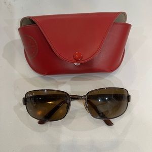 Women’s polarized Raybans